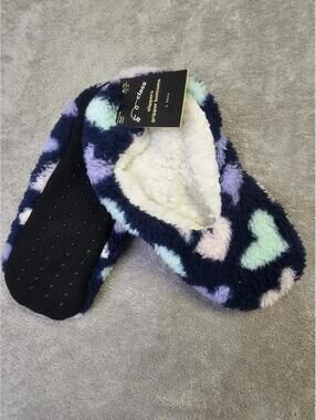 New Art Class Slippers Grip Bottom Multi Color With Hearts Size M/L 3-5